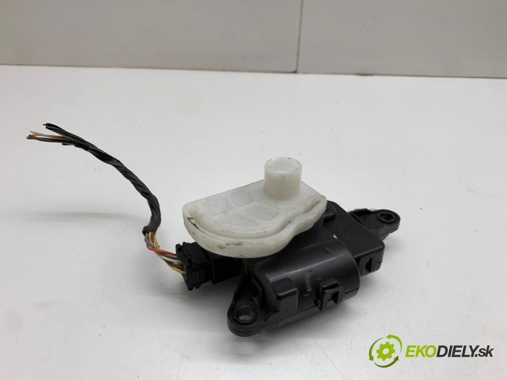 HYUNDAI ix35 SUV 2010 120 kW 2.0 1998 motor topení D266-NE9AA01