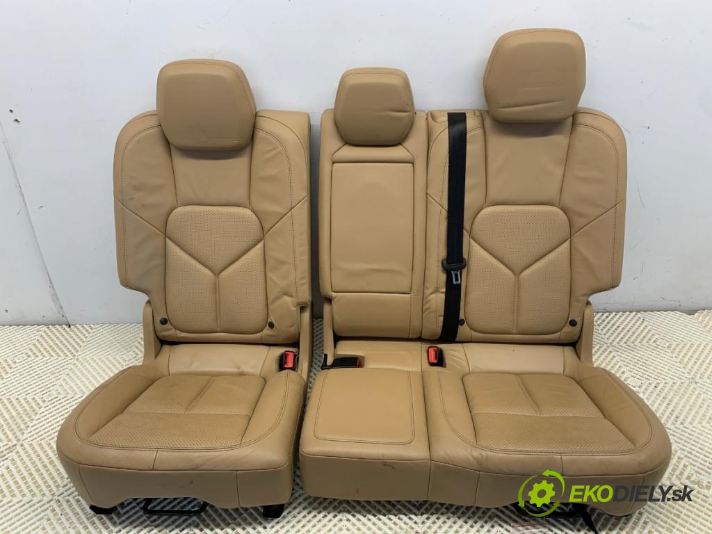 PORSCHE CAYENNE SUV 2013 220 kW 3.6 3598 Sedadlo druhý rad 