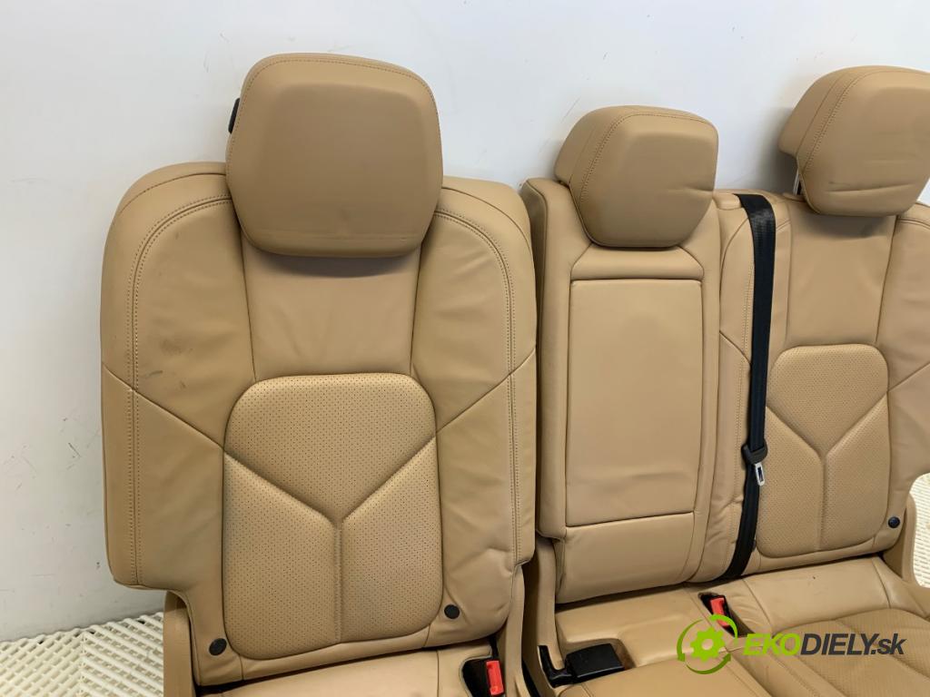 PORSCHE CAYENNE SUV 2013 220 kW 3.6 3598 Sedadlo druhý rad