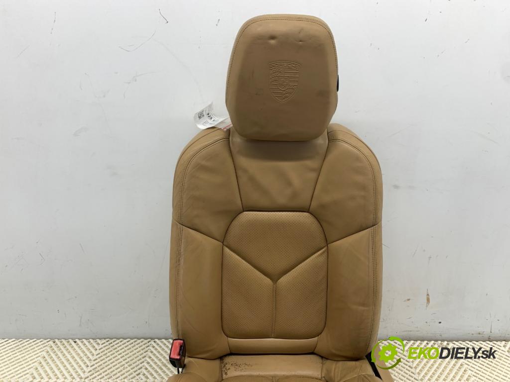 PORSCHE CAYENNE SUV 2013 220 kW 3.6 3598 sedadlo levý přední část