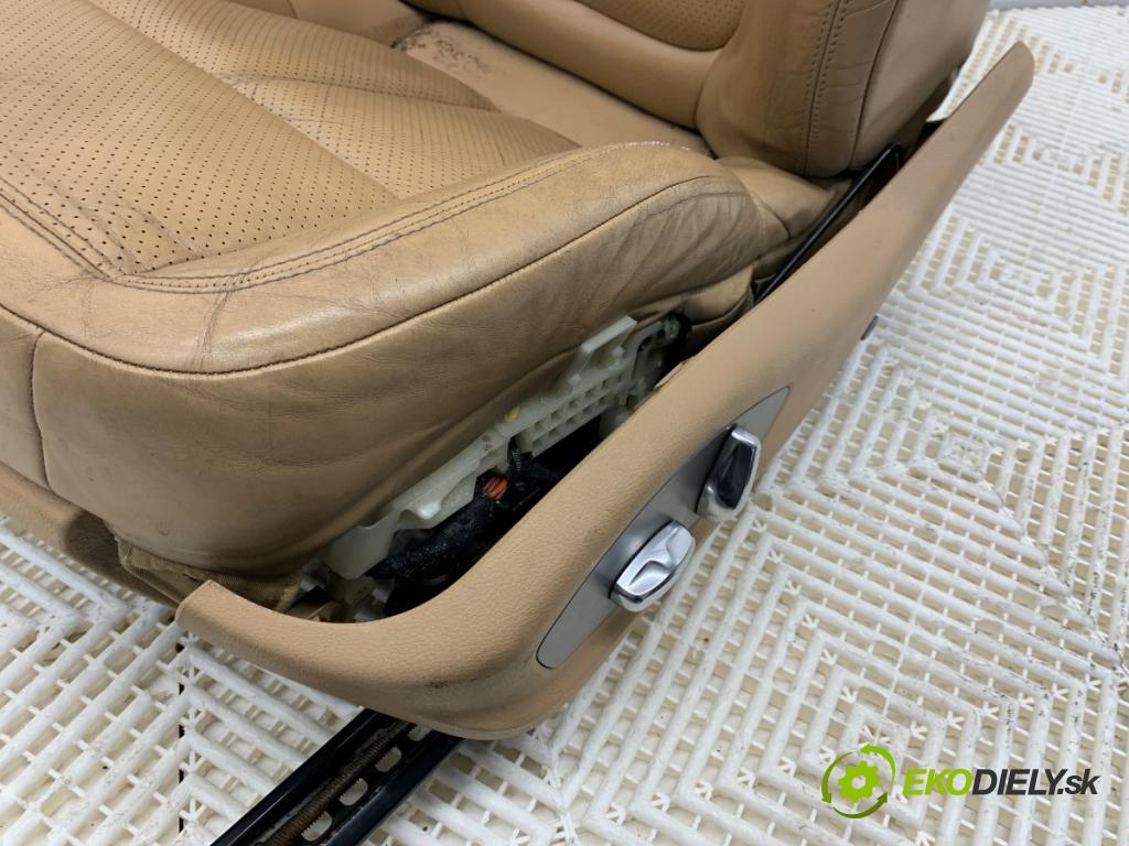 PORSCHE CAYENNE SUV 2013 220 kW 3.6 3598 sedadlo levý přední část