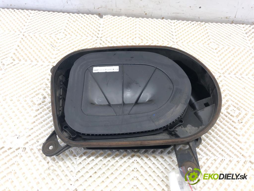 BMW F15 SUV 2015 160 kW xDrive 25 d 2993 obal filtra vzduchu 7811027 (Kryt vzduchového filtru)