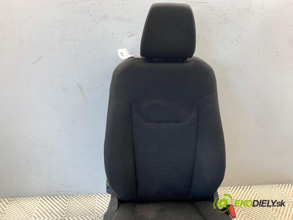 FORD TRANSIT COURIER Nadwozie pełne/minivan 2020 74 kW 1.0 EcoBoost 998 Sedadlo pravy predný