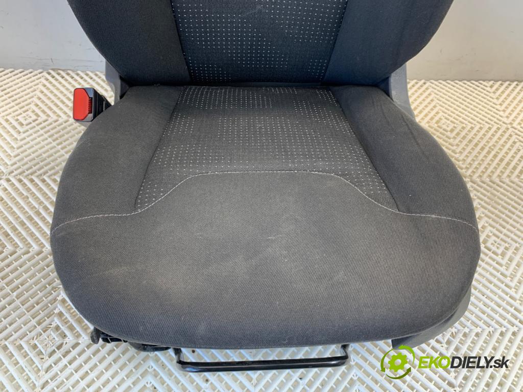 FORD TRANSIT COURIER Nadwozie pełne/minivan 2020 74 kW 1.0 EcoBoost 998 Sedadlo ľavy predný