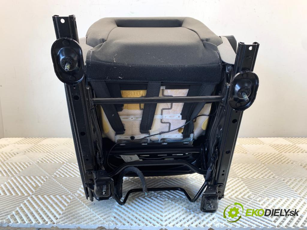 FORD TRANSIT COURIER Nadwozie pełne/minivan 2020 74 kW 1.0 EcoBoost 998 Sedadlo ľavy predný