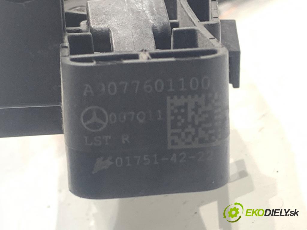 MERCEDES-BENZ SPRINTER 3,5-t Platforma / podwozie Platforma / podwozie 2022 125 kW 317 CDI (910.030) 1950 klika vnejší pravý zadní část A9077601100