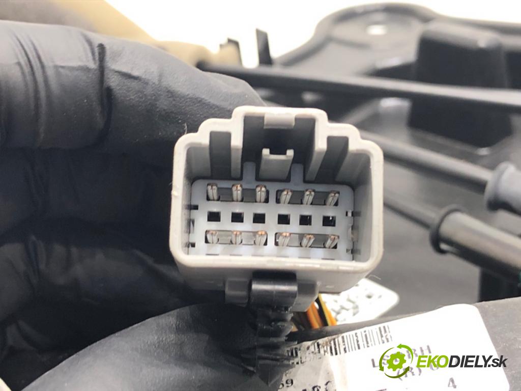 CHRYSLER PACIFICA nadwozie wielkoprzestrzenne (MPV) 2018 185 kW 3.6 Hybrid 3604 zámok dveře pravý zadní část 68234564AF