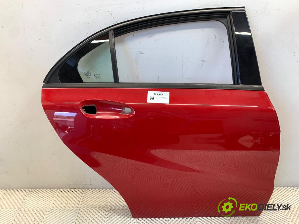 MERCEDES-BENZ W176 liftback 2013 90 kW A 180 (176.042) 1595 Dvere pravy zad 