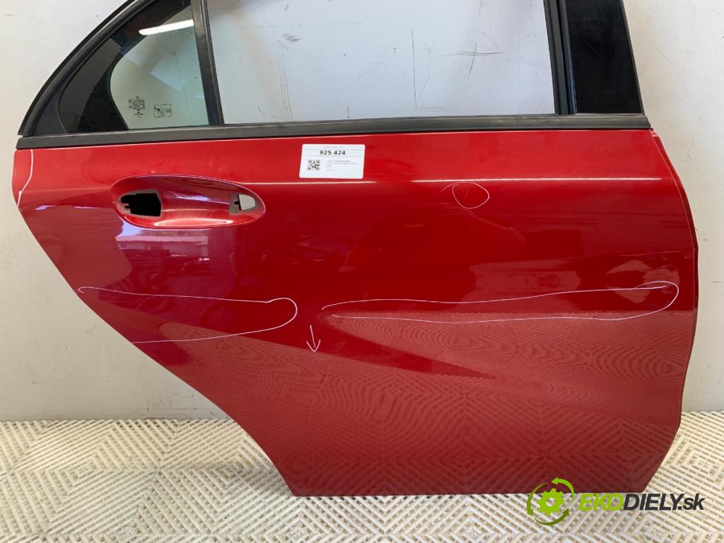 MERCEDES-BENZ W176 liftback 2013 90 kW A 180 (176.042) 1595 Dvere pravy zad