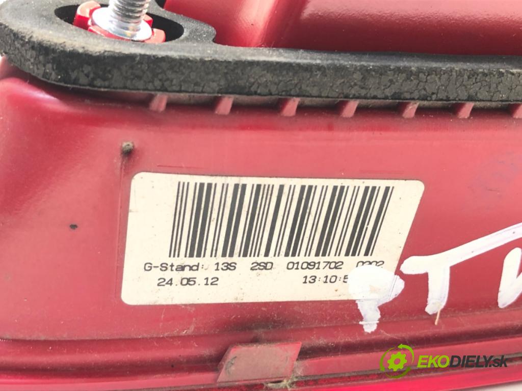 AUDI A4 B8 sedan 2012 125 kW 1.8 TFSI 1798 světlo pravý zadní část vnitřní 01091702