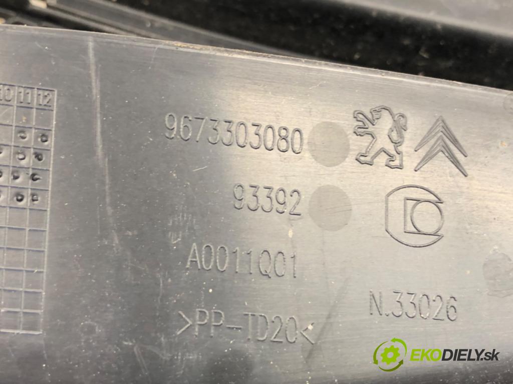 PEUGEOT 208 I liftback 2015 60 kW 1.2 VTI 82 1199 torpédo plast pod čelní okno 9673303080 (Plast pod čelním sklem)