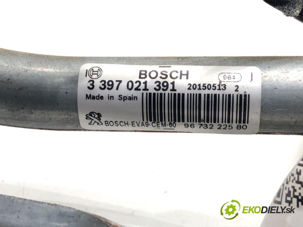 PEUGEOT 208 I liftback 2015 60 kW 1.2 VTI 82 1199 mechanismus stěračů přední část 9673222580 (Motorek stěračů přední)