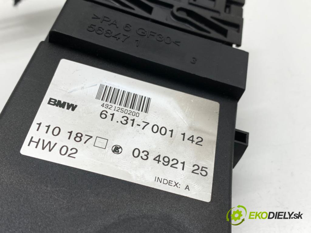 BMW E53 SUV 2001 210 kW 4.4 i 4398 přepínač ohřívání sedačky 7001142 (Páčky pod volantem)