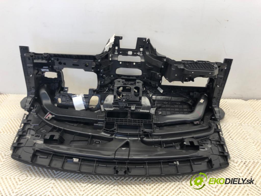 FORD TRANSIT COURIER Nadwozie pełne/minivan 2020 74 kW 1.0 EcoBoost 998 Palubná doska  (Palubná doska)