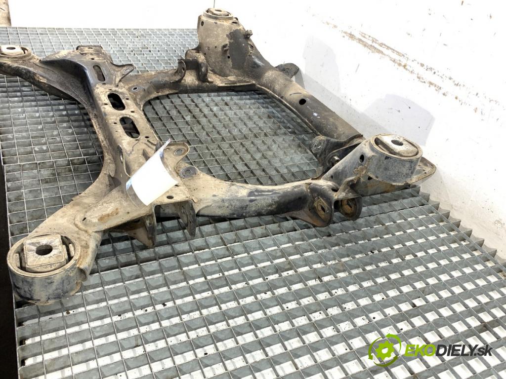 PORSCHE CAYENNE SUV 2013 220 kW 3.6 3598 výztuha pod motor 7L0499311E (Přední výztuha)