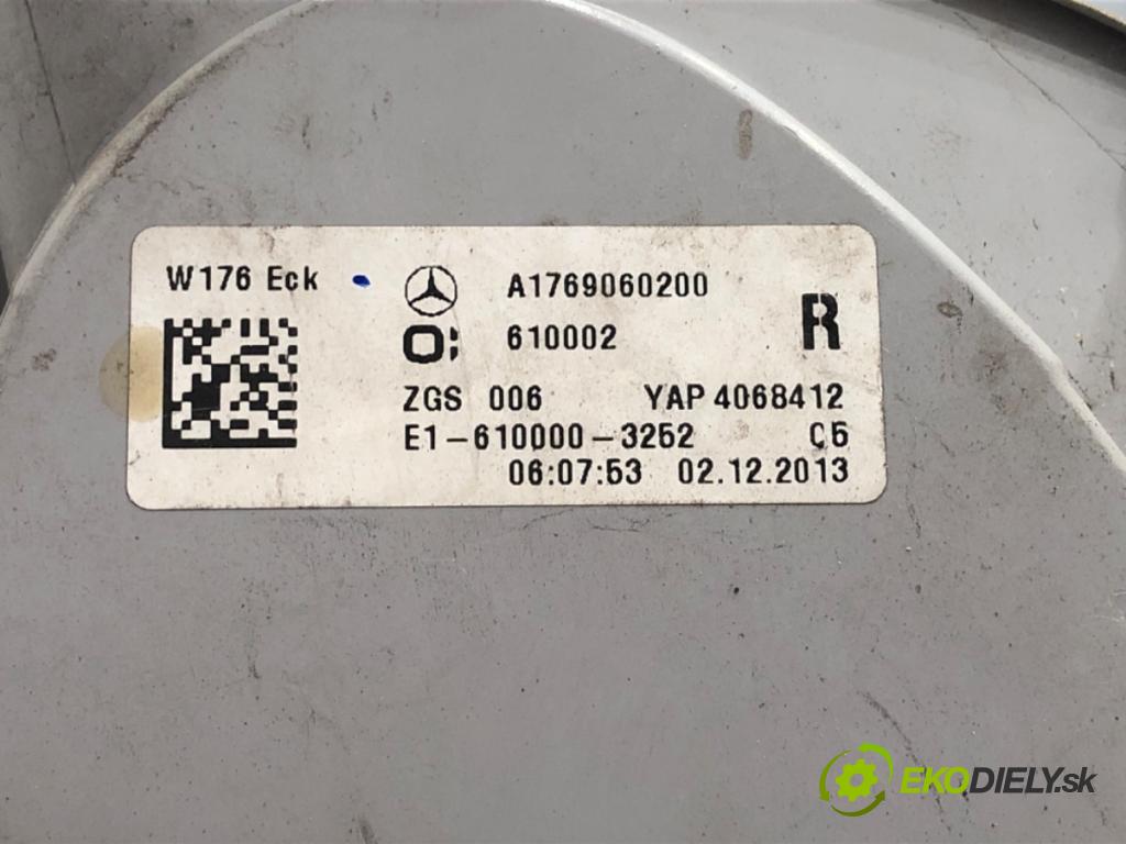 MERCEDES-BENZ W176 liftback 2013 90 kW A 180 (176.042) 1595 světlo pravý zadní část A1769060200
