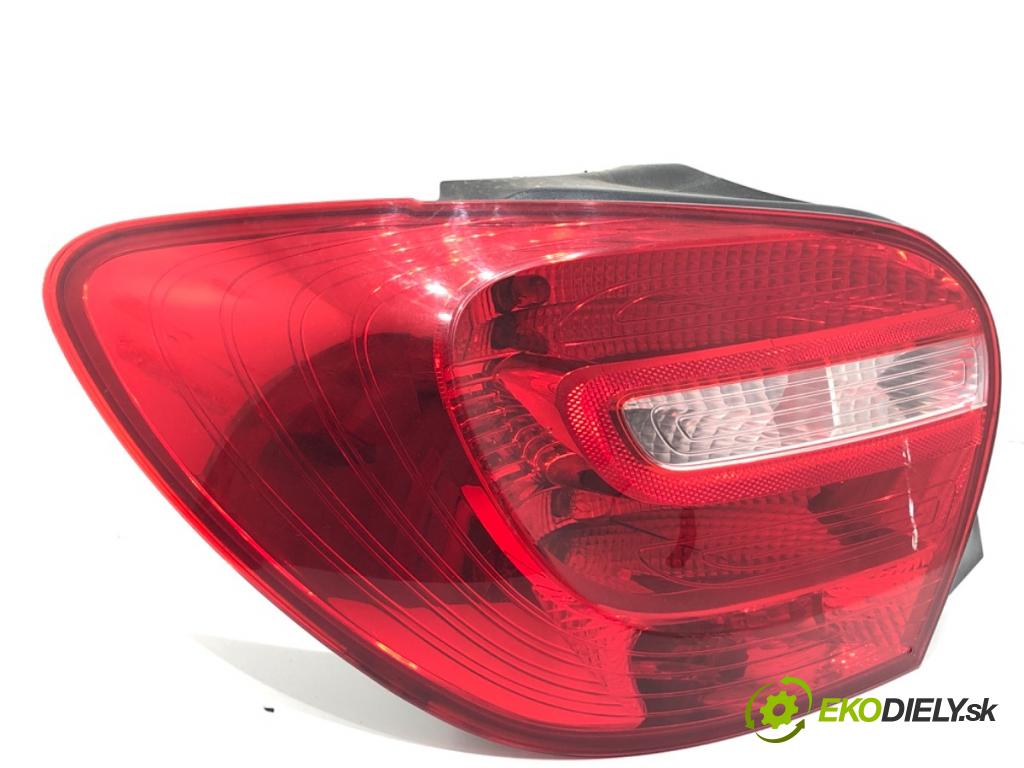MERCEDES-BENZ W176 liftback 2013 90 kW A 180 (176.042) 1595 světlo levý zadní část A1769060100