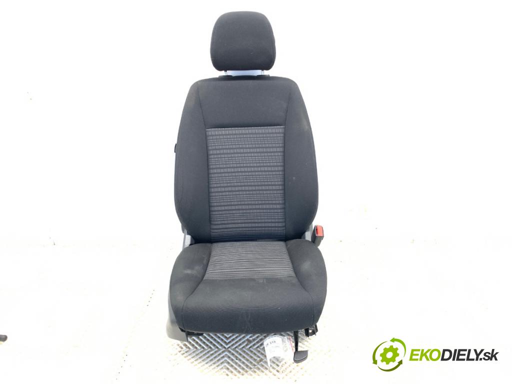 MERCEDES-BENZ W176 liftback 2013 90 kW A 180 (176.042) 1595 Sedadlo pravy predný 