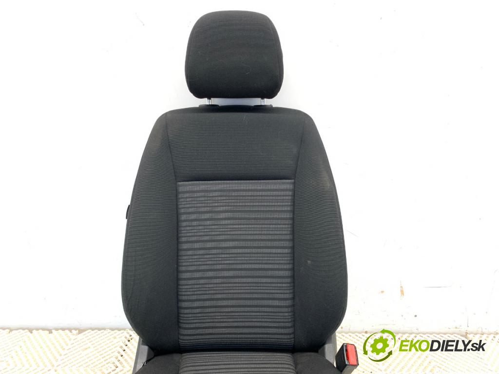 MERCEDES-BENZ W176 liftback 2013 90 kW A 180 (176.042) 1595 Sedadlo pravy predný