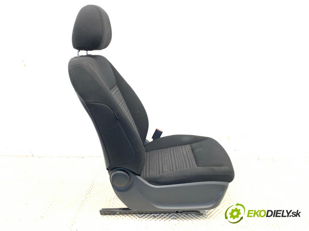 MERCEDES-BENZ W176 liftback 2013 90 kW A 180 (176.042) 1595 Sedadlo pravy predný