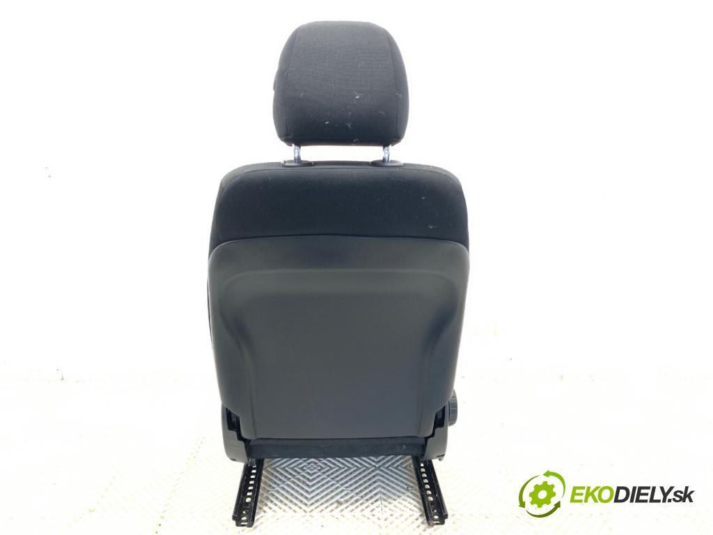 MERCEDES-BENZ W176 liftback 2013 90 kW A 180 (176.042) 1595 Sedadlo pravy predný