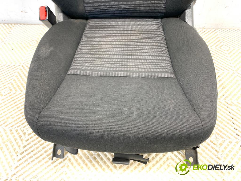 MERCEDES-BENZ W176 liftback 2013 90 kW A 180 (176.042) 1595 Sedadlo ľavy predný