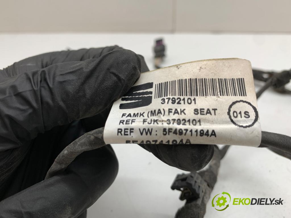SEAT LEON III liftback 2019 110 kW 1.5 TSI 1495 káblovačka PDC zadní část 5F4971194A