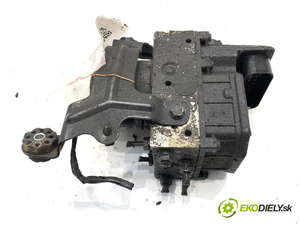 BMW E53 SUV 2001 210 kW 4.4 i 4398 pumpa ABS 6758628 (Pumpa ABS)