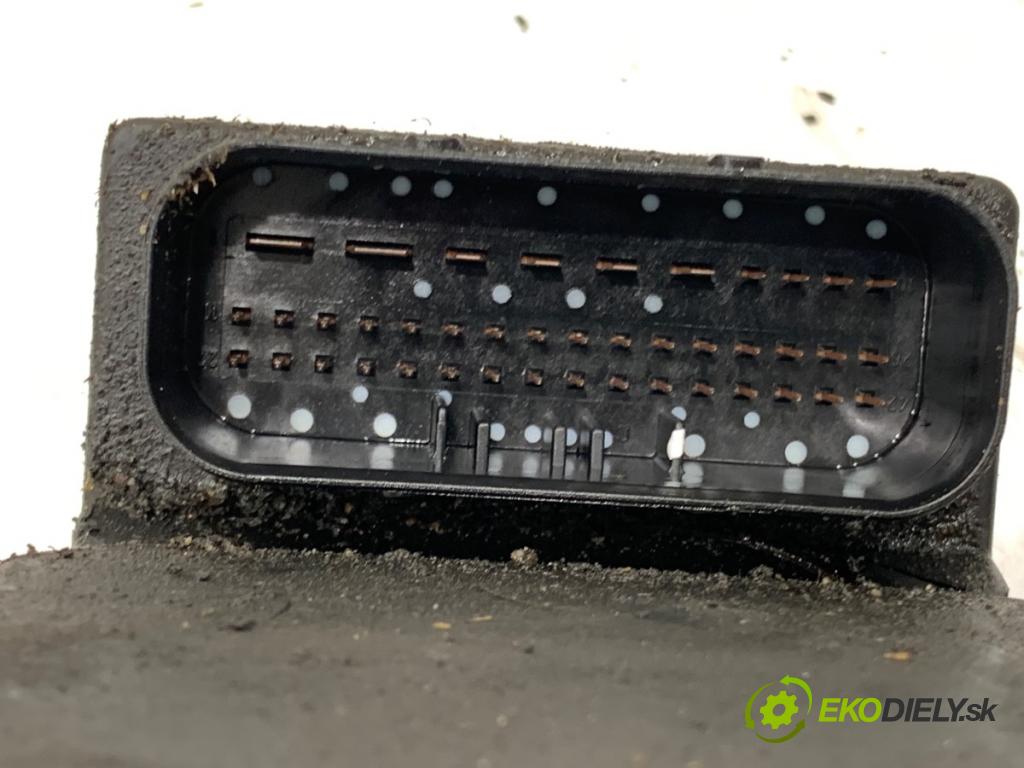 BMW E53 SUV 2001 210 kW 4.4 i 4398 pumpa ABS 6758628 (Pumpa ABS)