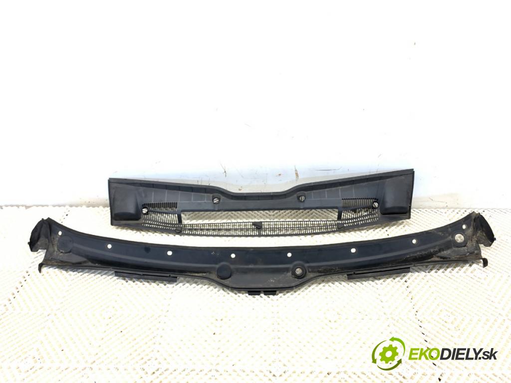 BMW E53 SUV 2001 210 kW 4.4 i 4398 torpédo plast pod čelní okno 8409048 (Plast pod čelním sklem)