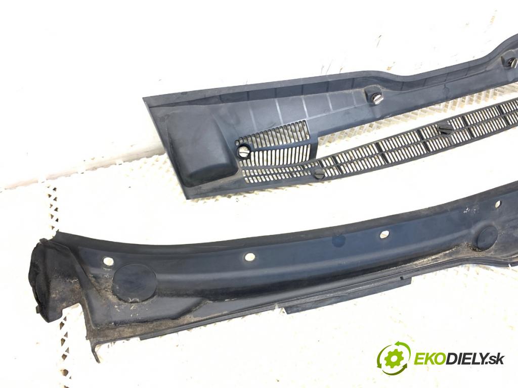 BMW E53 SUV 2001 210 kW 4.4 i 4398 torpédo plast pod čelní okno 8409048 (Plast pod čelním sklem)