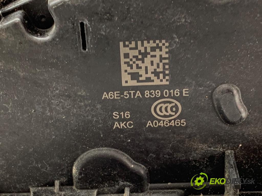 SEAT ATECA SUV 2016 110 kW 2.0 TDI 4Drive 1968 zámok dveře pravý zadní část 5TA839016E