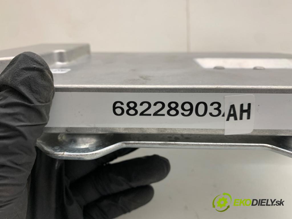 CHRYSLER PACIFICA nadwozie wielkoprzestrzenne (MPV) 2018 185 kW 3.6 Hybrid 3604 zesilovač 68228903AH (Zesilovač)