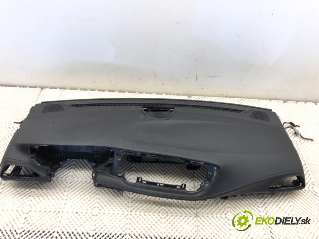 CHRYSLER PACIFICA nadwozie wielkoprzestrzenne (MPV) 2018 185 kW 3.6 Hybrid 3604 palubní doska POLŠTÁŘ: 5091269