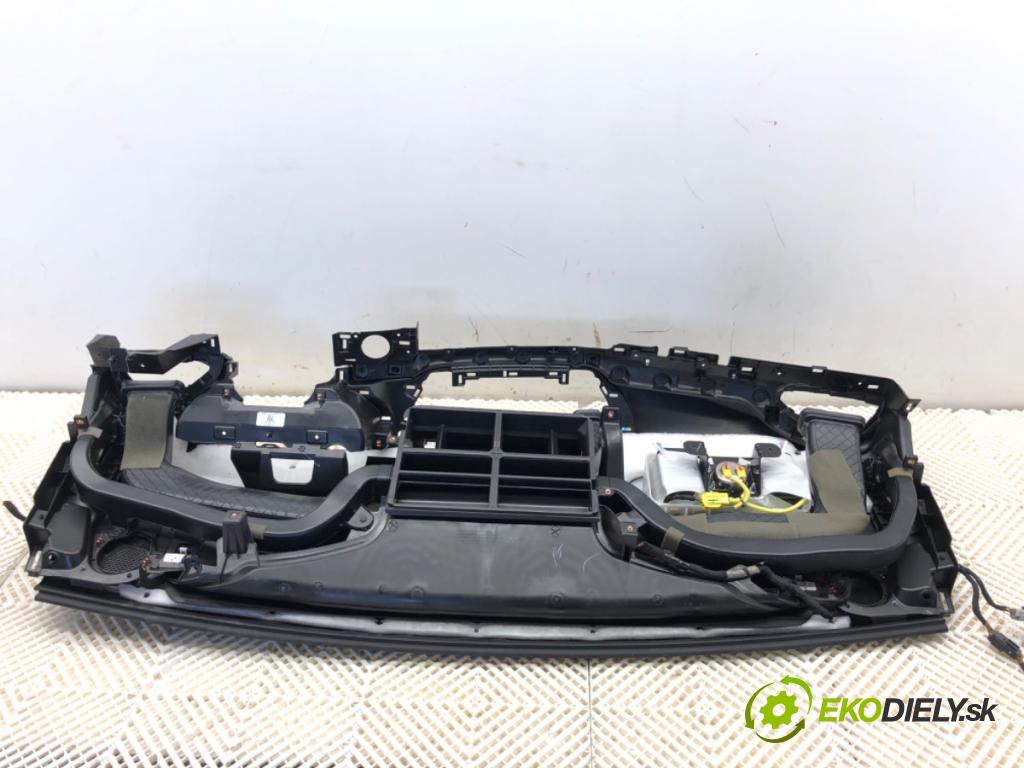 CHRYSLER PACIFICA nadwozie wielkoprzestrzenne (MPV) 2018 185 kW 3.6 Hybrid 3604 palubní doska POLŠTÁŘ: 5091269