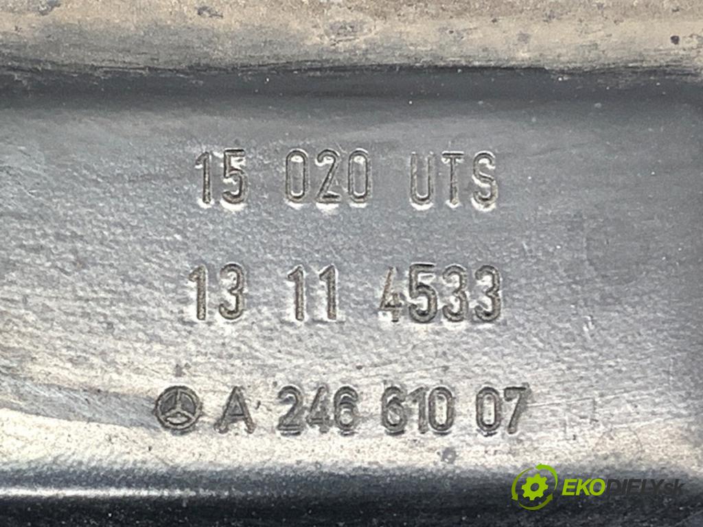 MERCEDES-BENZ W176 liftback 2013 90 kW A 180 (176.042) 1595 výztuha nárazníka zadní část A2466101100 (Zadní výztuha)