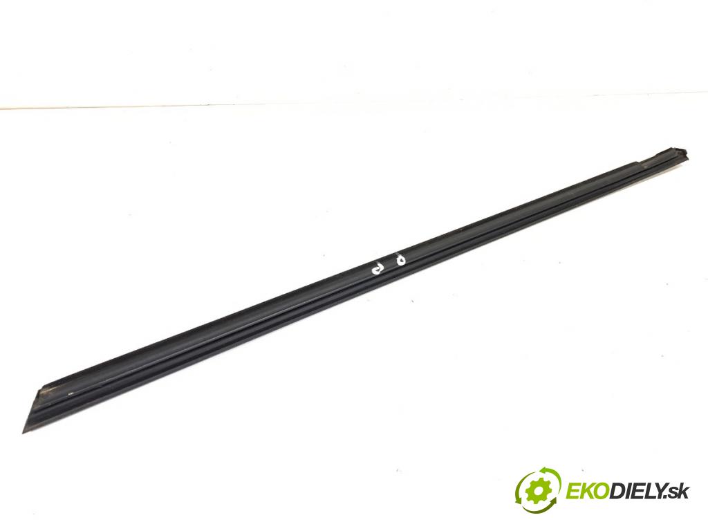 MERCEDES-BENZ W176 liftback 2013 90 kW A 180 (176.042) 1595 lišta Sbírání: přední část pravý A1767250165