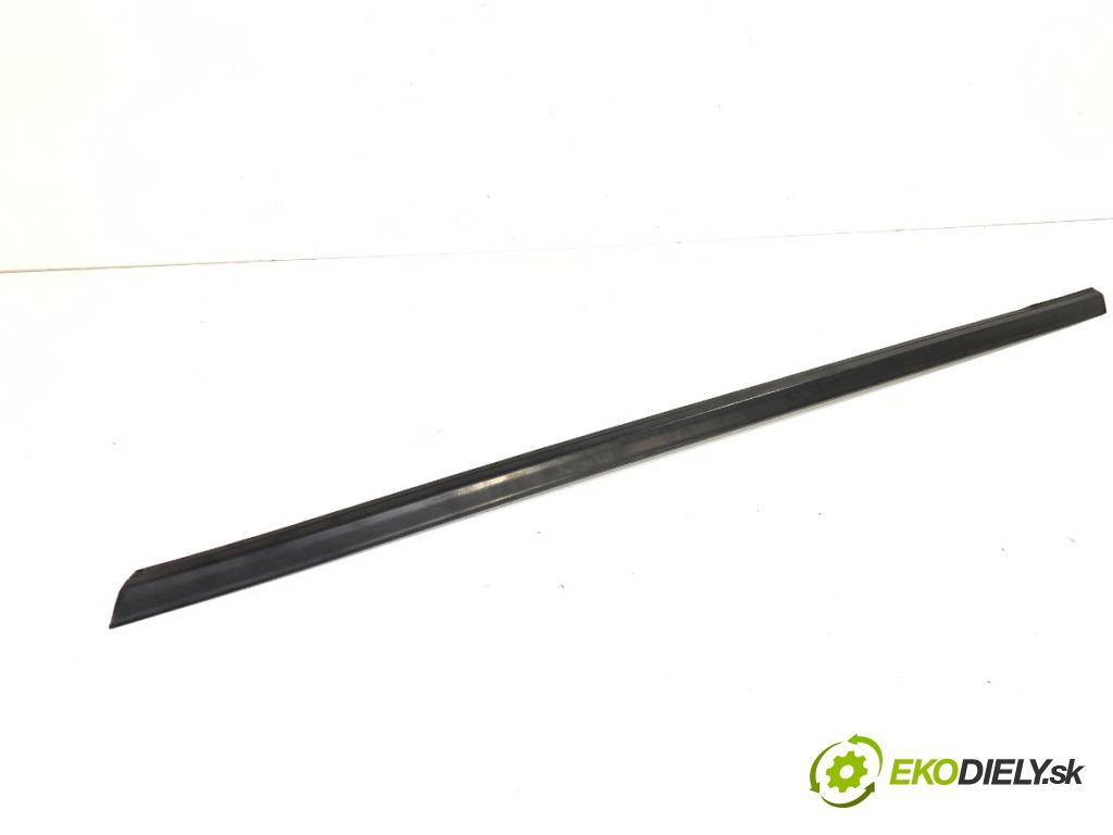 MERCEDES-BENZ W176 liftback 2013 90 kW A 180 (176.042) 1595 lišta Sbírání: přední část levý A1767250065