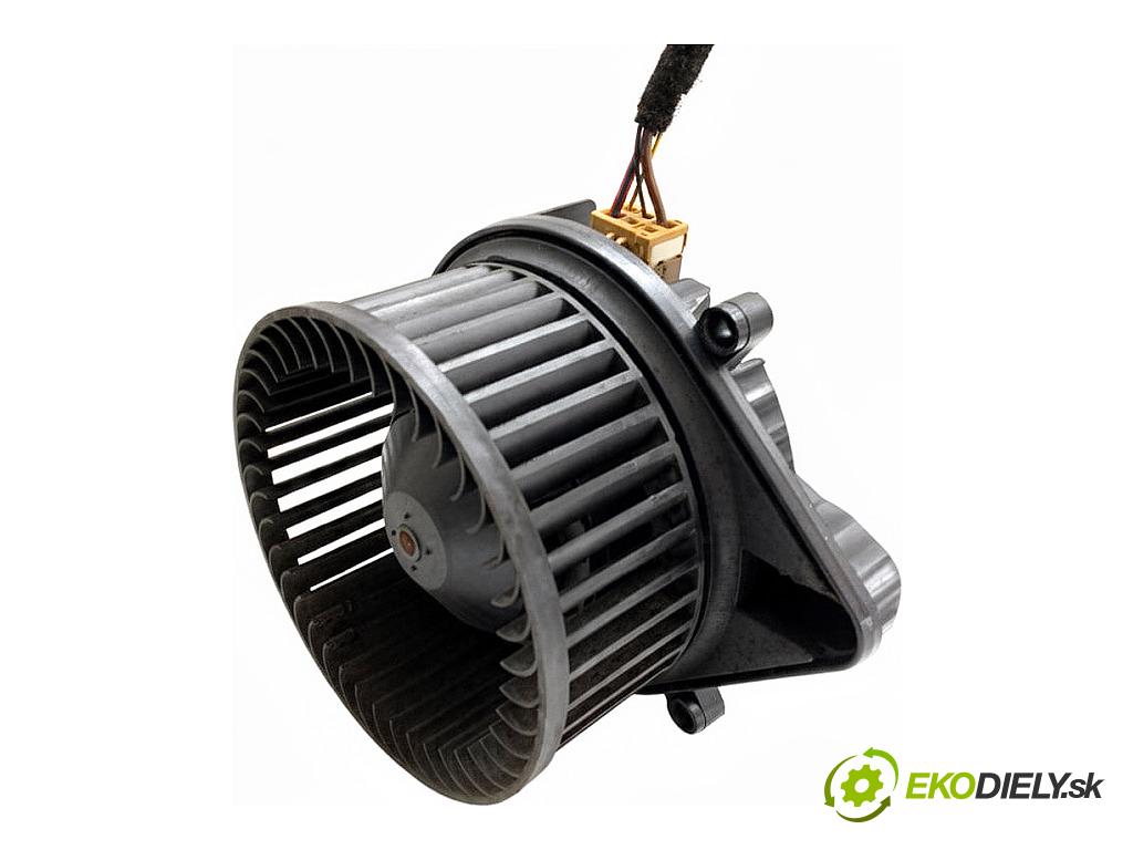 AUDI A4 B7 Kombi 2005 103 kW 2.0 TDI 1968 ventilátor kúrenia 8E1820021E