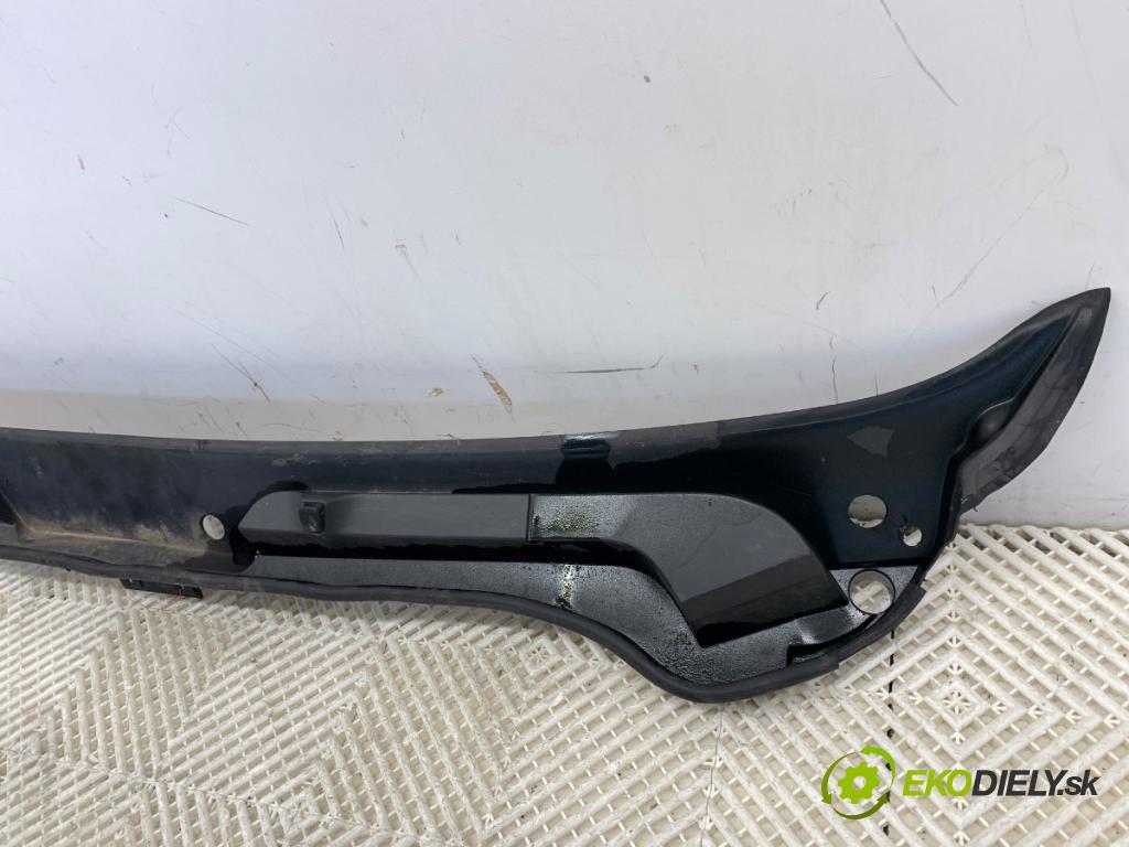 PEUGEOT BOXER I Autobus 2017 96 kW 2.0 BlueHDi 130 1997 torpédo plast pod čelní okno 1315953070 (Plast pod čelním sklem)