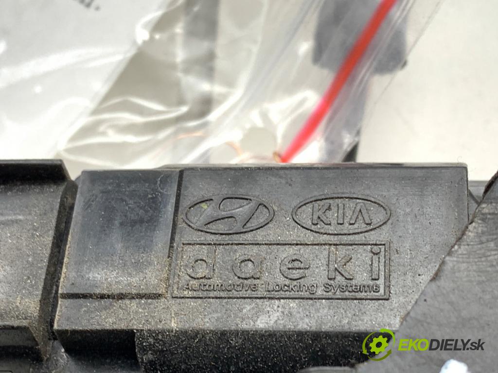 KIA PICANTO II liftback 2012 51 kW 1.0 998 zámok dveře levý přední část