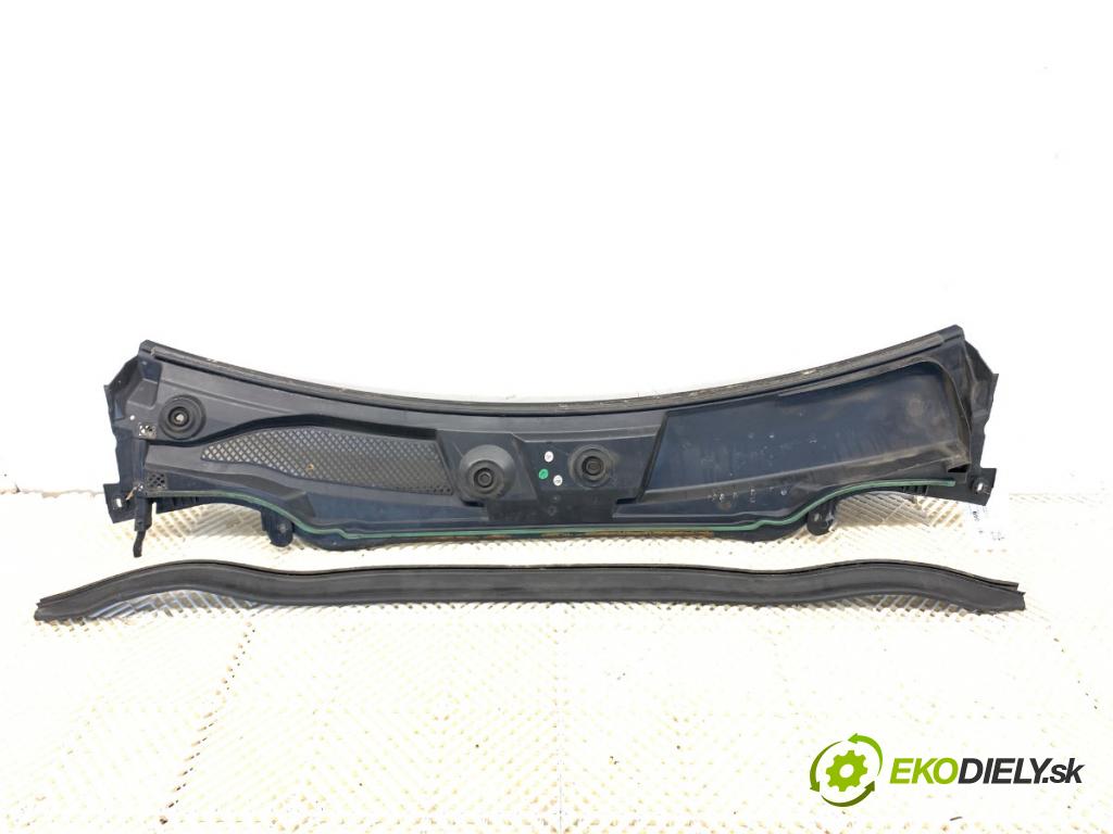 MERCEDES-BENZ W176 liftback 2013 90 kW A 180 (176.042) 1595 Torpédo, plast pod čelné okno A1768300013 (Torpédo (plast pod čelným sklom))