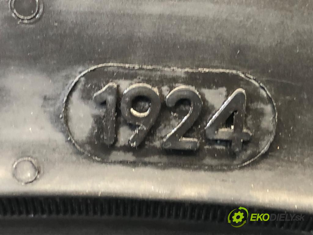 --- ---      PNEUMATIKY: PARA: VÍCENÁ SEZÓNA: 205/55 16" NOKIAN