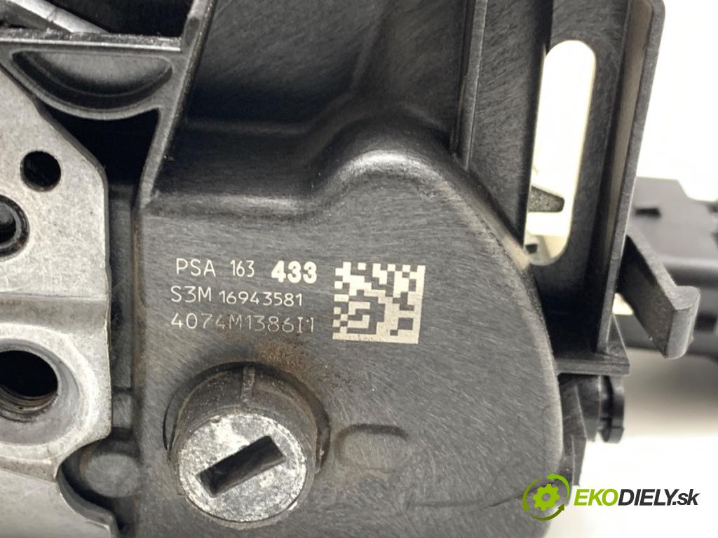 TOYOTA PROACE Nadwozie pełne/minivan 2024 75 kW 1.5 D-4D 100 (BPZMD) 1499 zámok dveře pravý přední část 163433