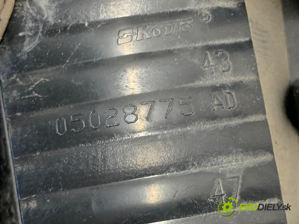 DODGE CHALLENGER coupe 2009 186 kW 3.5 3518 zadní část - čelo světlo dveří zadní část 05028775AD
