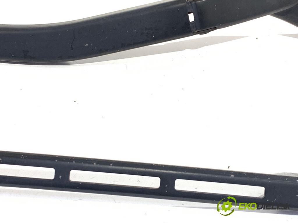 AUDI A4 B7 Kombi 2005 103 kW 2.0 TDI 1968 Rameno stierače predný 8E1955407C 8E1955408C