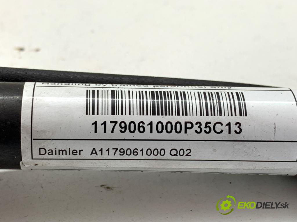 MERCEDES-BENZ W176 liftback 2013 90 kW A 180 (176.042) 1595 KAZETA: PIROTECHNICKÉ: kapoty ľavy A1179061000