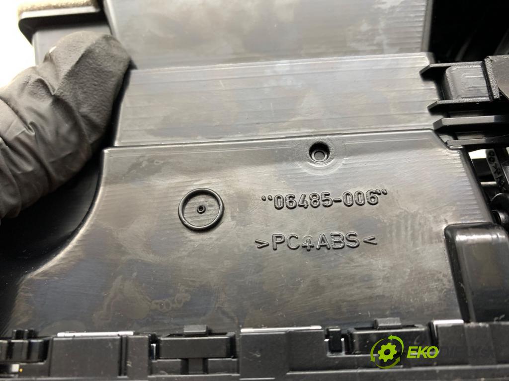 AUDI A4 B8 Kombi 2008 105 kW 2.0 TDI 1968 mří topení přední část střední 8T1820951B