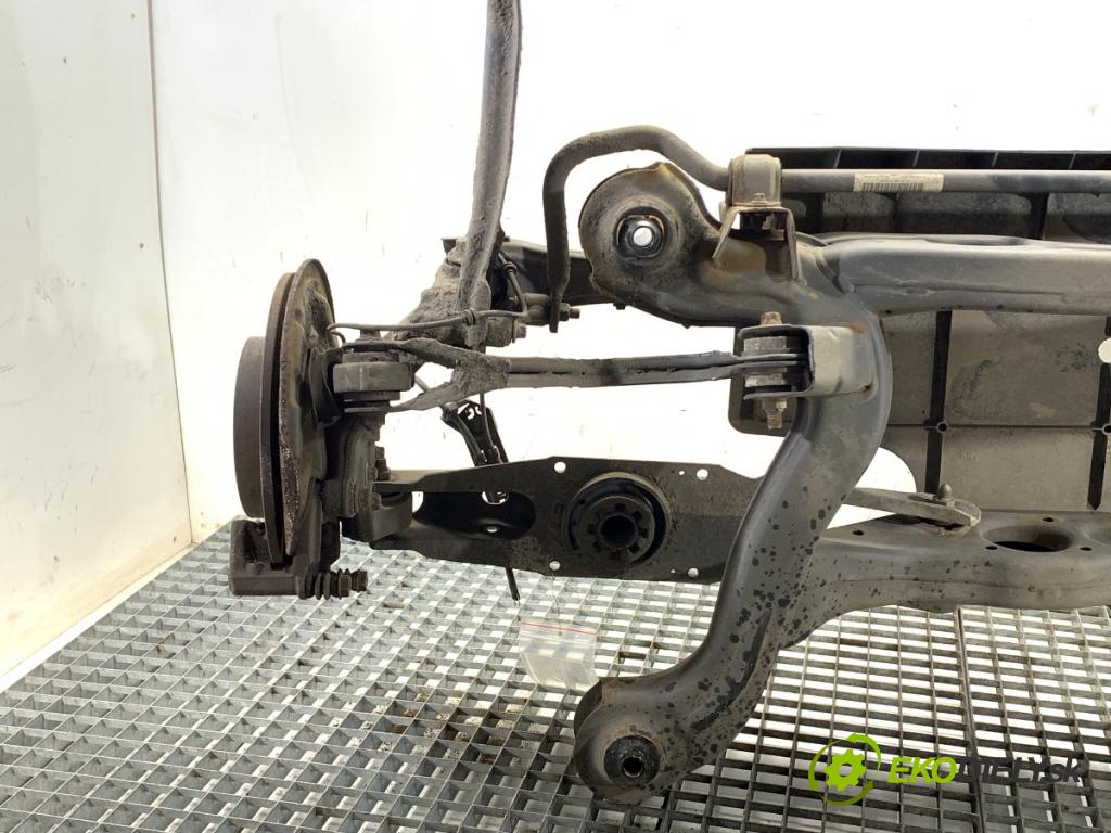 MERCEDES-BENZ W176 liftback 2013 90 kW A 180 (176.042) 1595 výztuha zadní část