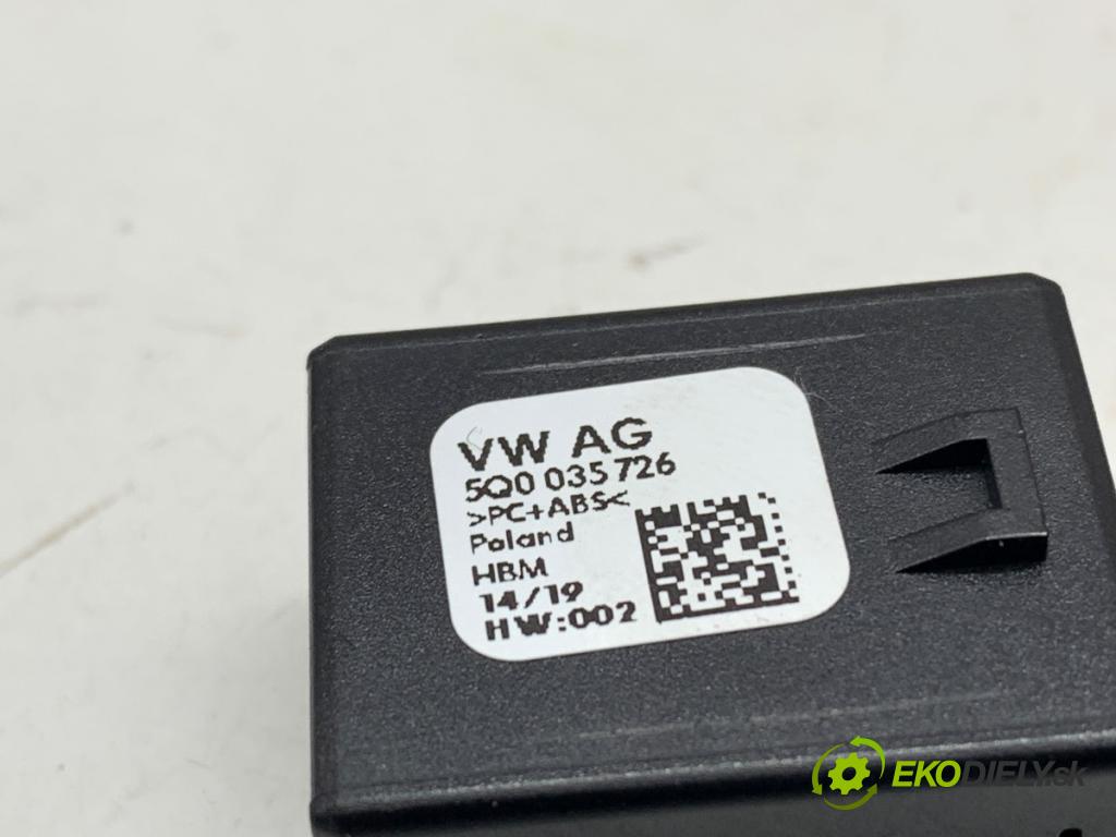 VW ARTEON liftback 2019 110 kW 2.0 TDI 1968 HNÍZDO: USB 5Q0035726